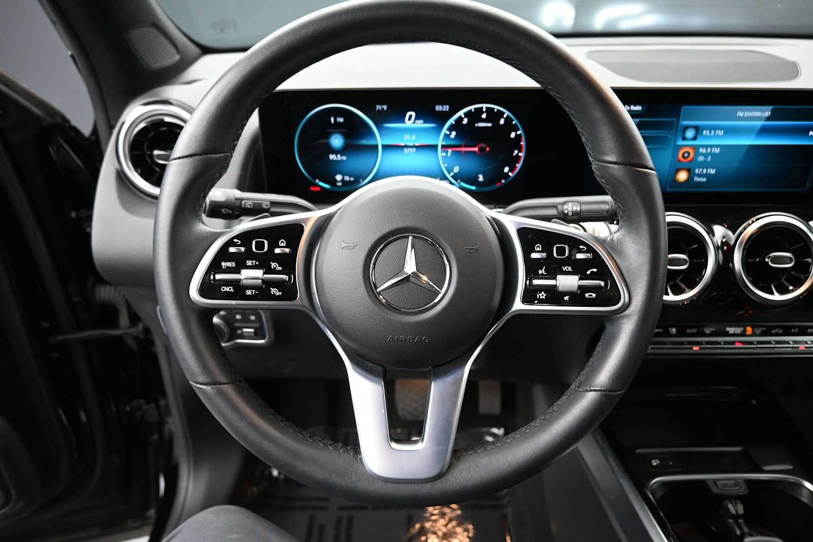 Used 2022 Mercedes-Benz GLB 250 image 9