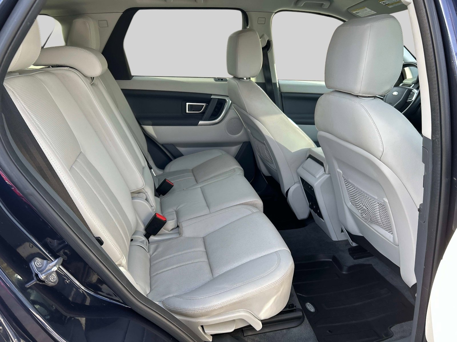 Used 2016 Land Rover Discovery Sport HSE image 15