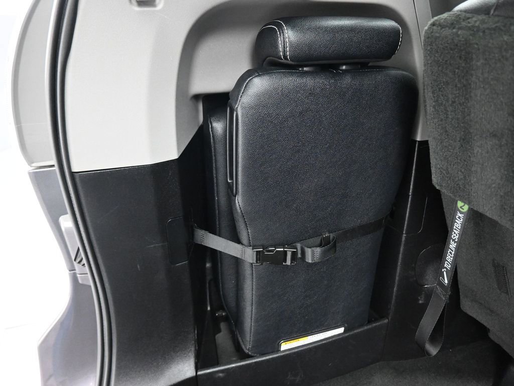 Used 2017 Toyota Sienna SE w/ SE Preferred Package image 60