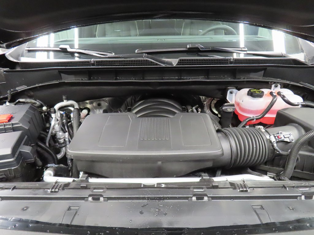 Used 2026 Cadillac Escalade Platinum Sport w/ LPO, Floor Liner Package AWD/4WD image 29