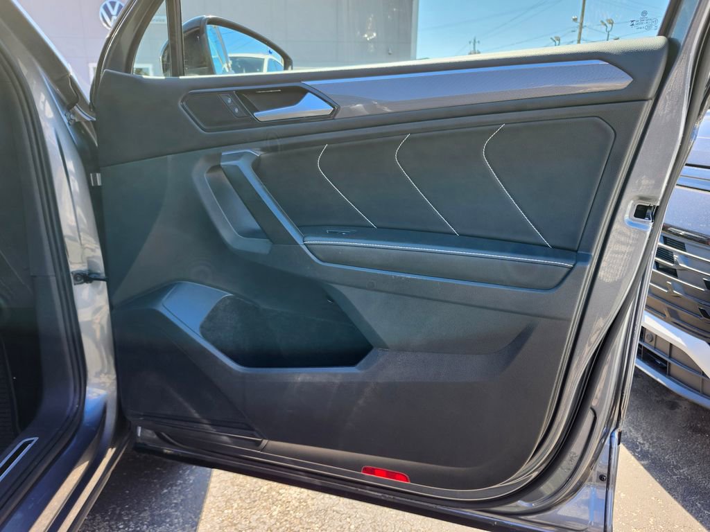 Certified 2023 Volkswagen Tiguan SE R-Line AWD/4WD image 17