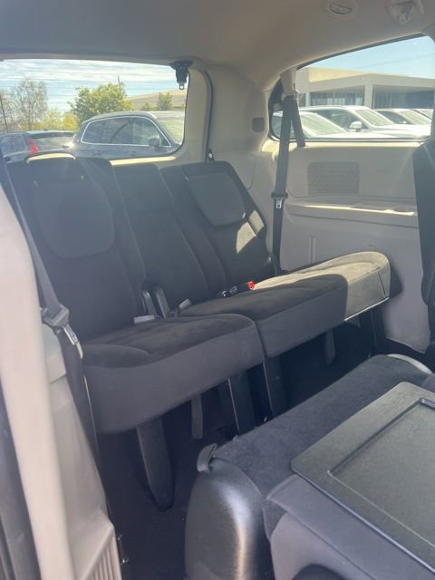 Used 2018 Dodge Grand Caravan SE w/ UConnect Hands-Free Group FWD image 31