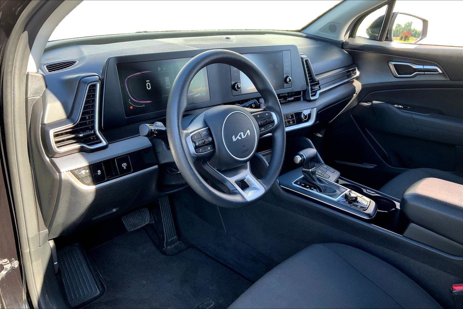 Used 2024 Kia Sportage LX image 12