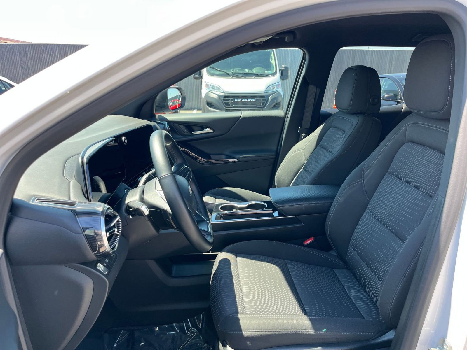 Used 2025 Chevrolet Equinox LT FWD image 36