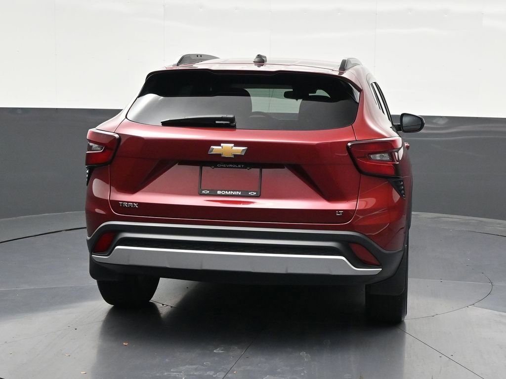 Used 2024 Chevrolet Trax LT FWD image 4