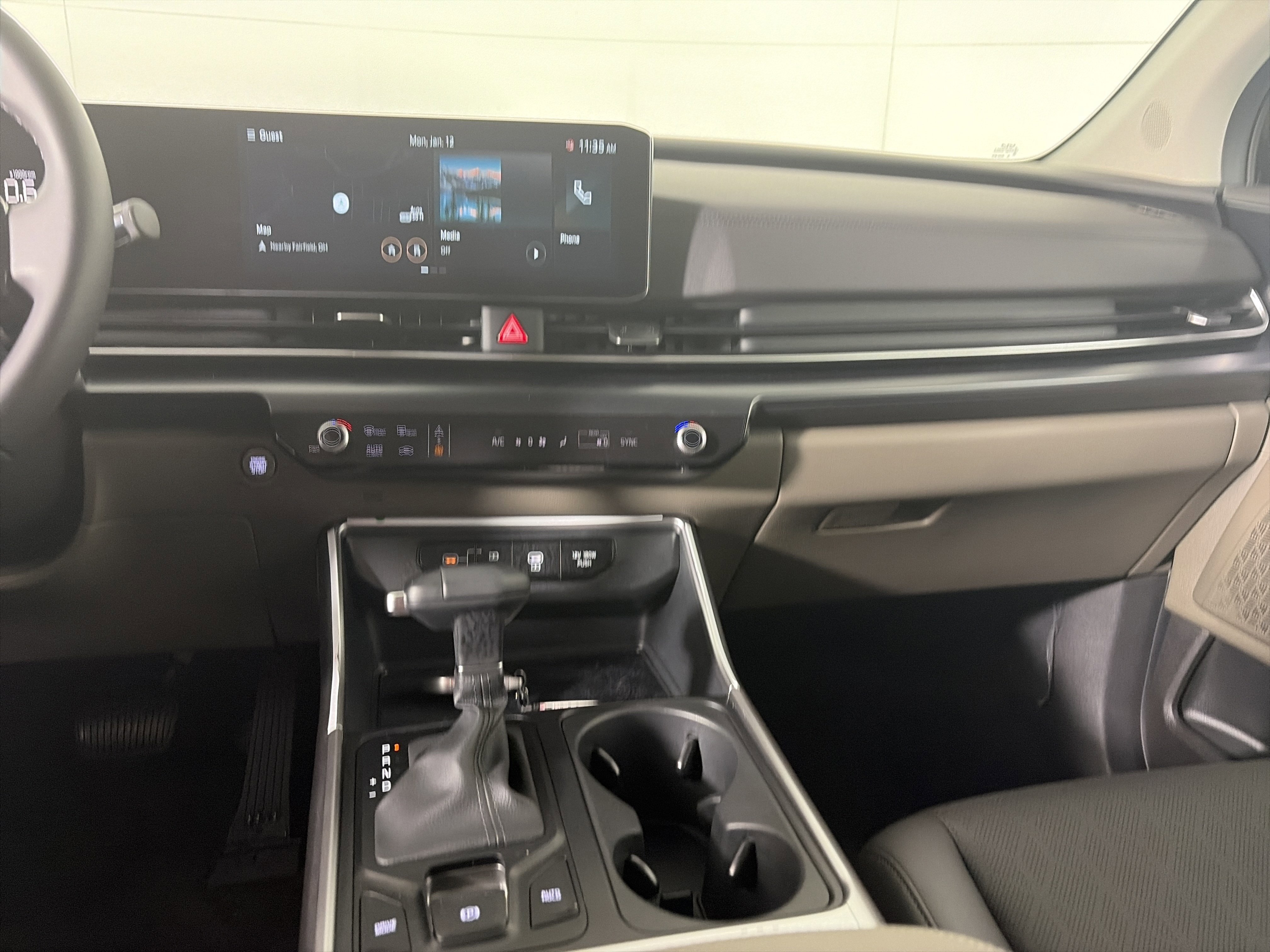 Used 2025 Kia Carnival image 28