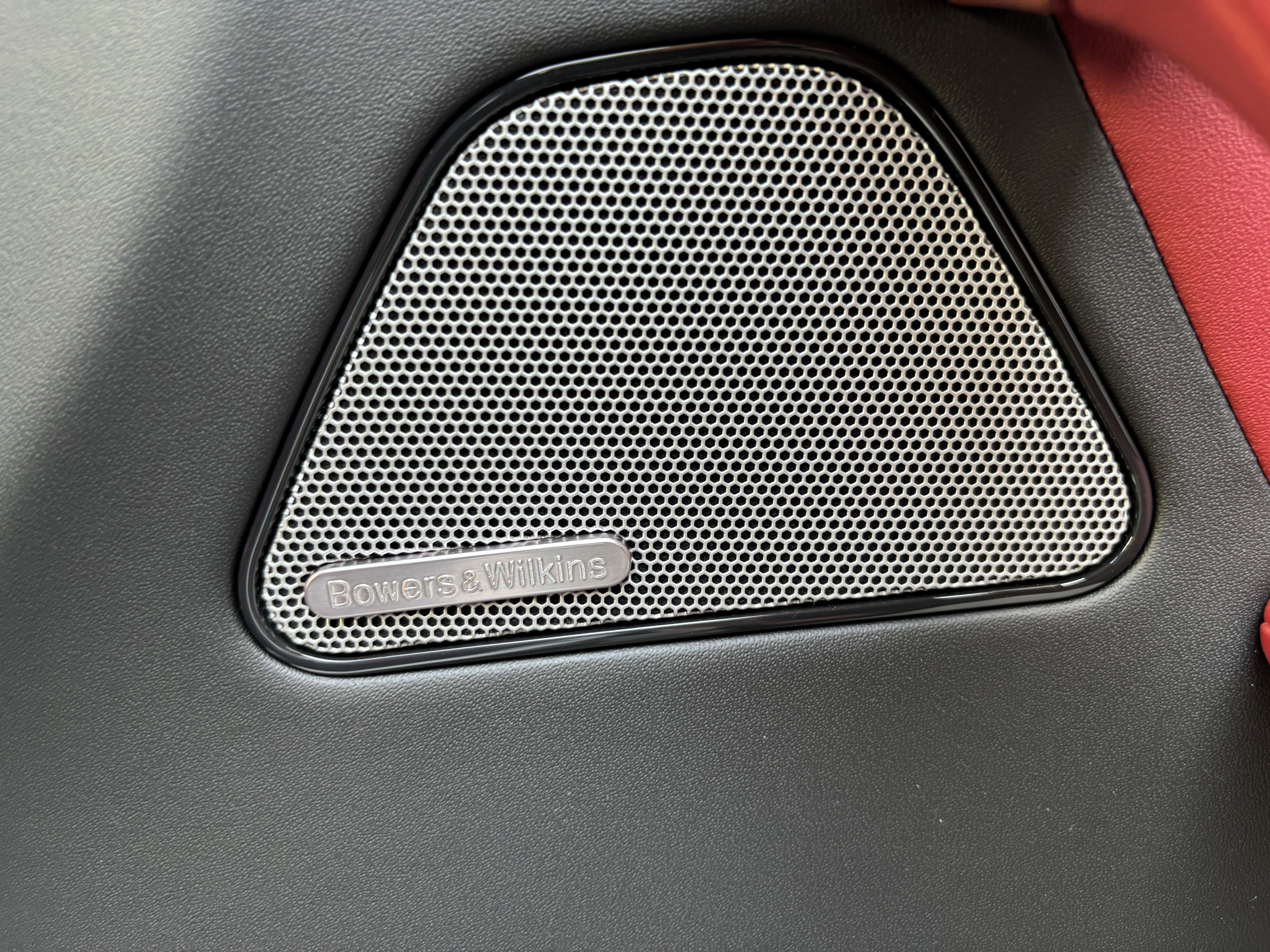 Used 2023 Maserati Levante Trofeo image 32