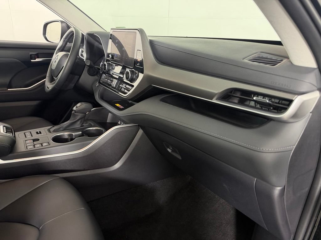Used 2026 Toyota Highlander XLE AWD/4WD image 32