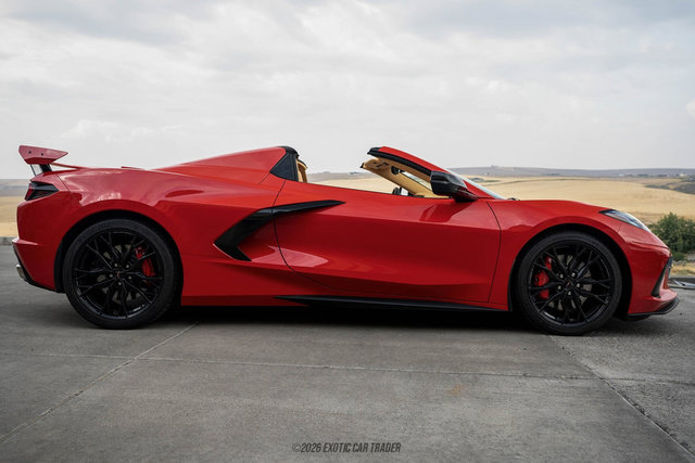 Used 2023 Chevrolet Corvette Stingray Premium Conv w/ Z51 Performance Package RWD image 9