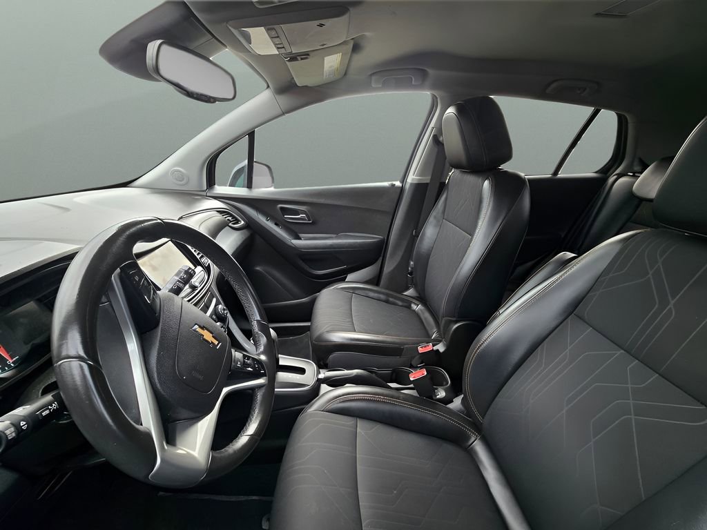 Used 2020 Chevrolet Trax LT w/ LT Convenience Package FWD image 10