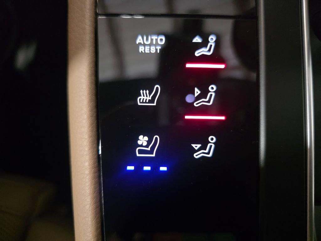 Certified 2026 Porsche Macan AWD/4WD image 40