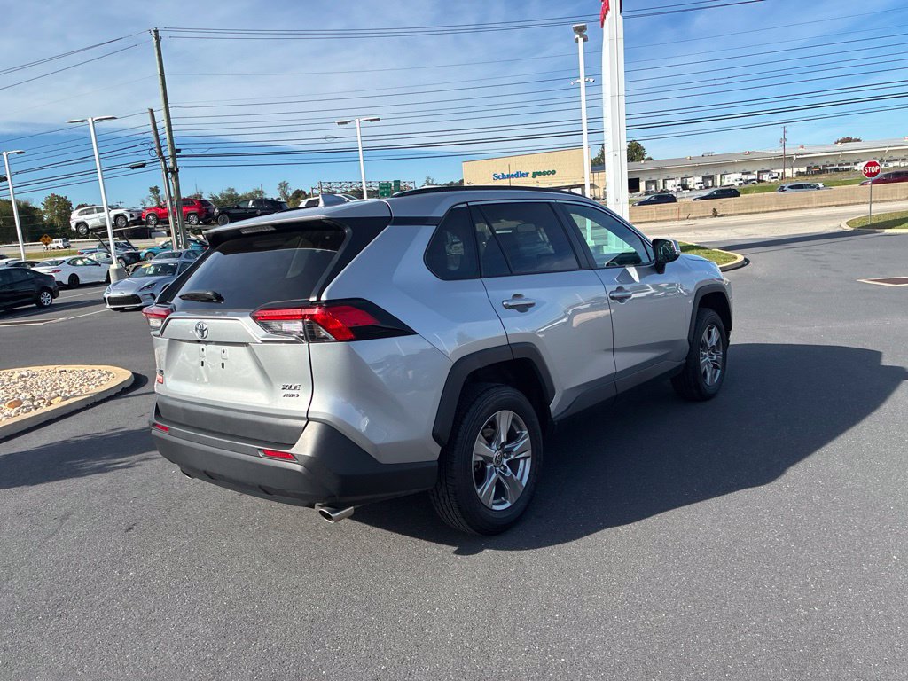 Used 2025 Toyota RAV4 XLE AWD/4WD image 9