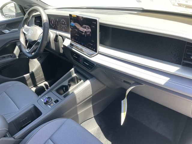New 2026 Volkswagen Tiguan SE R-Line FWD image 28