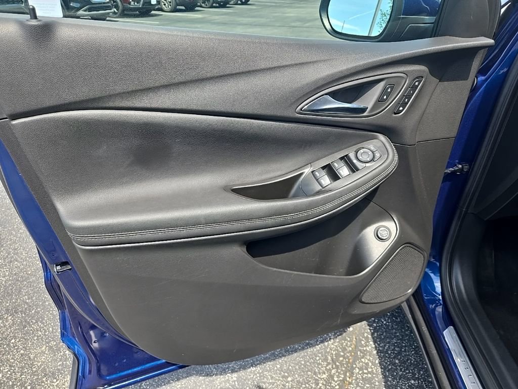 Used 2023 Buick Encore GX Essence w/ Experience Buick Package FWD image 28