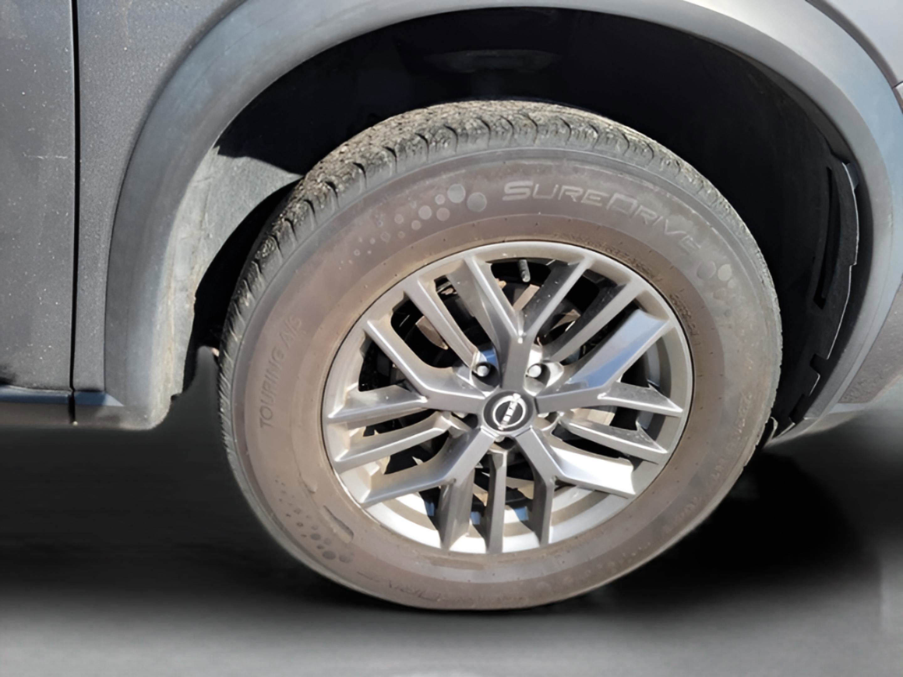 Used 2023 Nissan Rogue S image 25