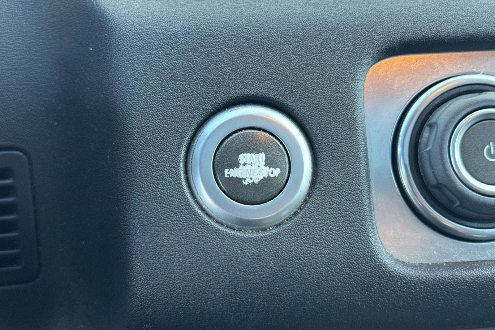 Used 2013 Land Rover Range Rover Sport HSE image 36