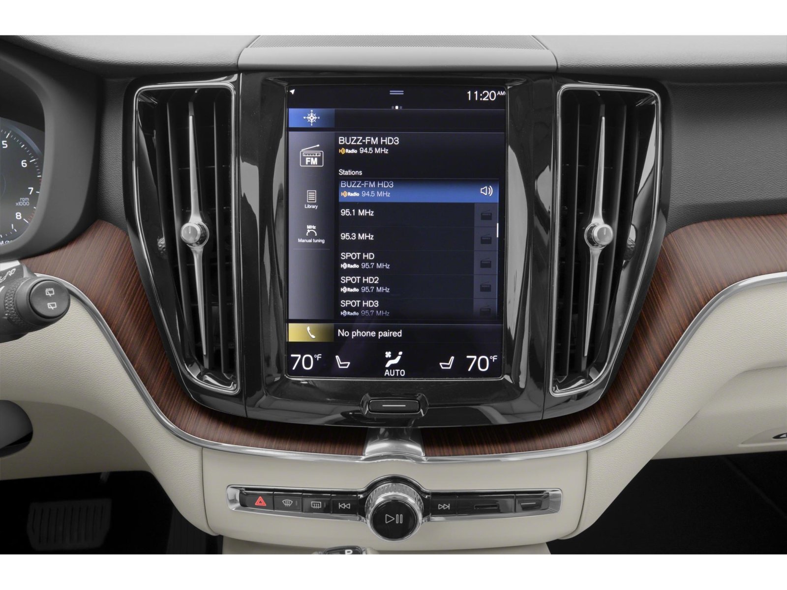 Used 2021 Volvo XC60 T5 Momentum w/ Premium Package FWD image 7