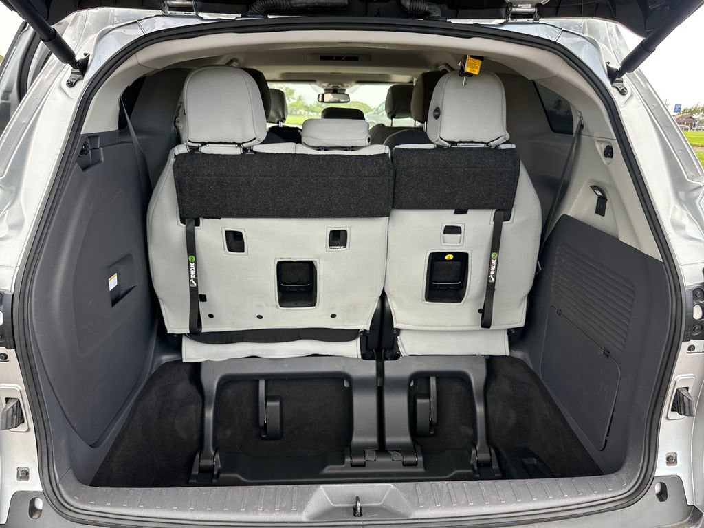 Used 2023 Toyota Sienna XLE image 20