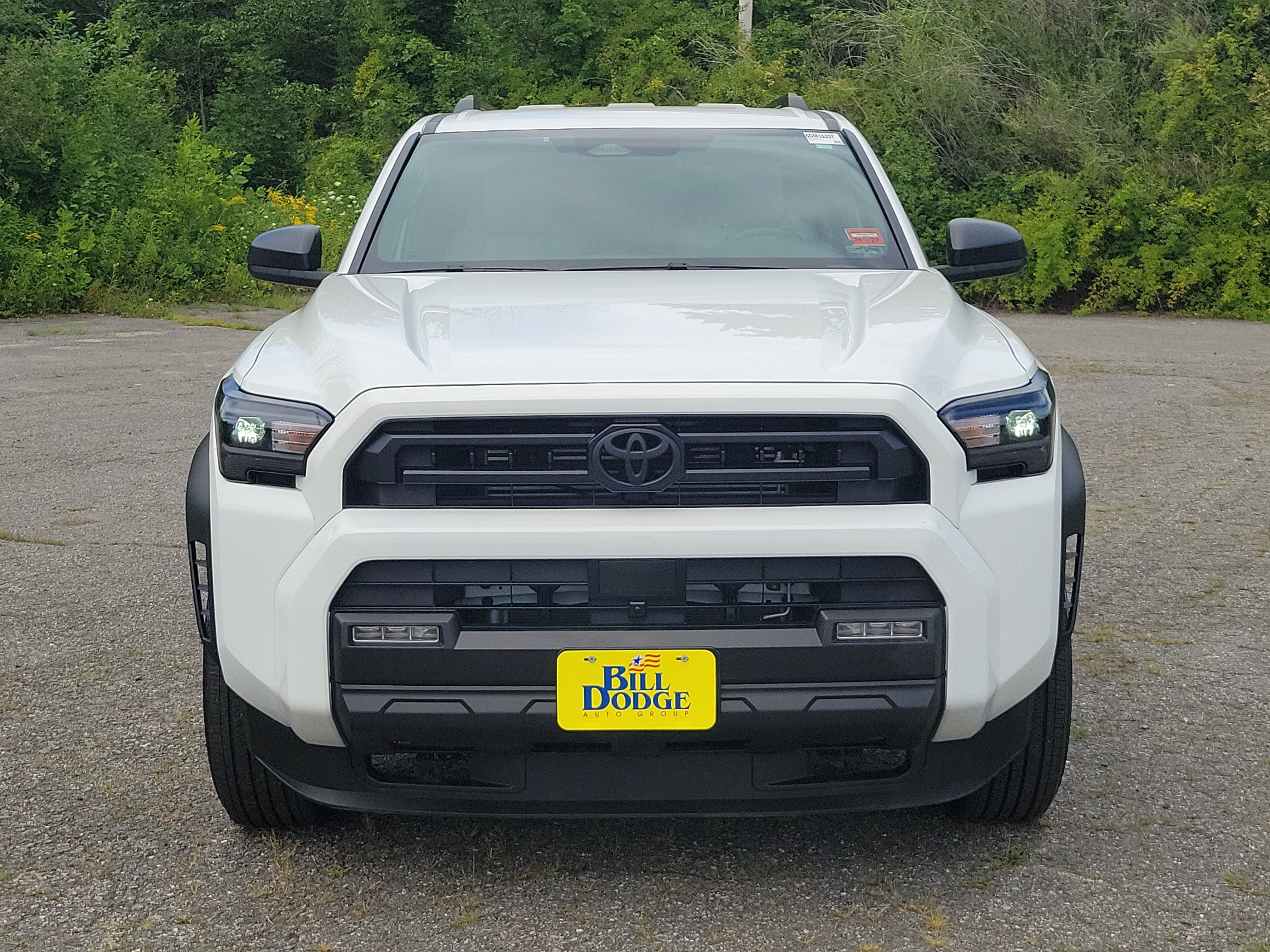 Used 2025 Toyota 4Runner SR5 AWD/4WD image 2
