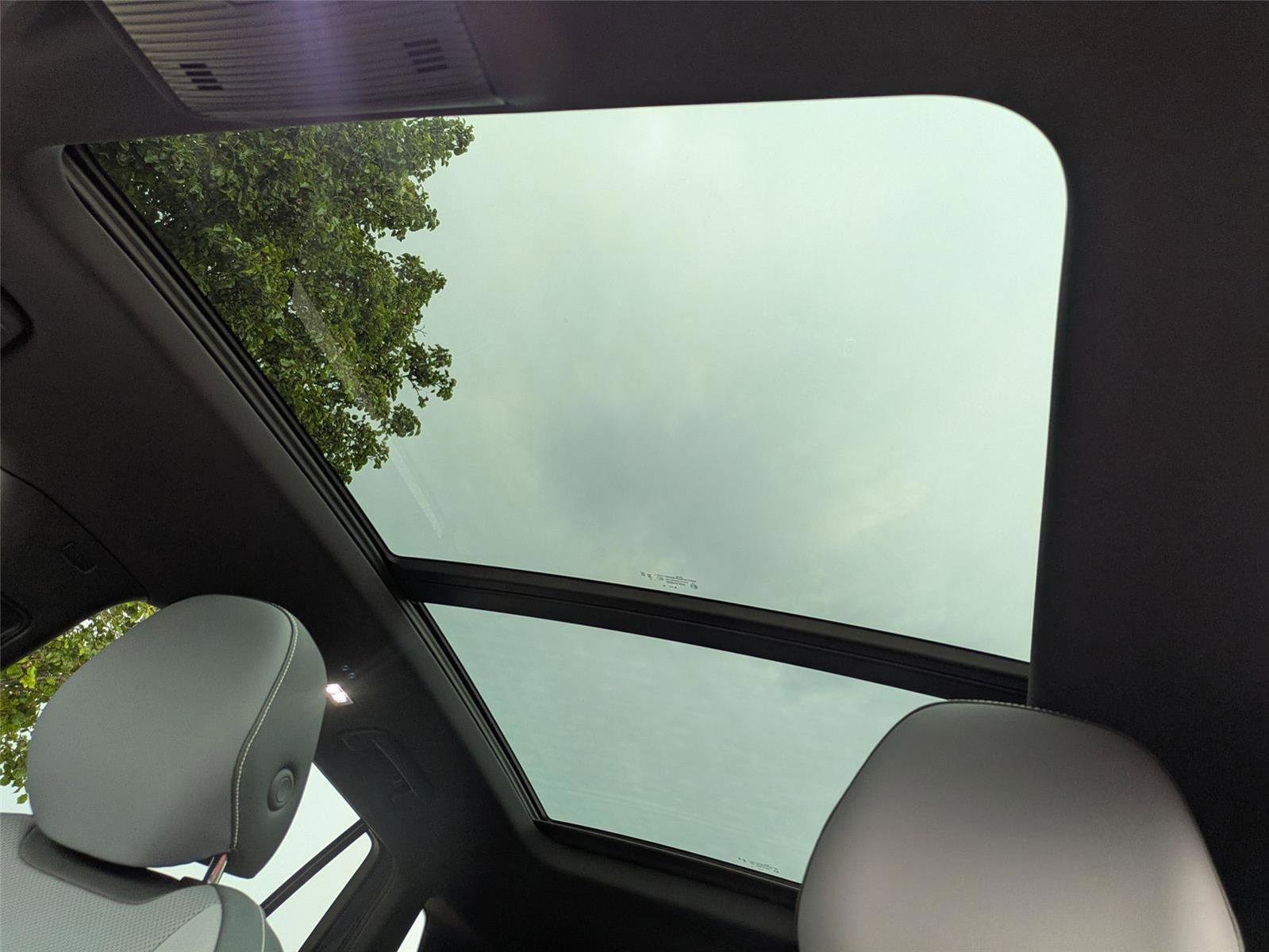 New 2025 Volkswagen Tiguan SE R-Line image 16