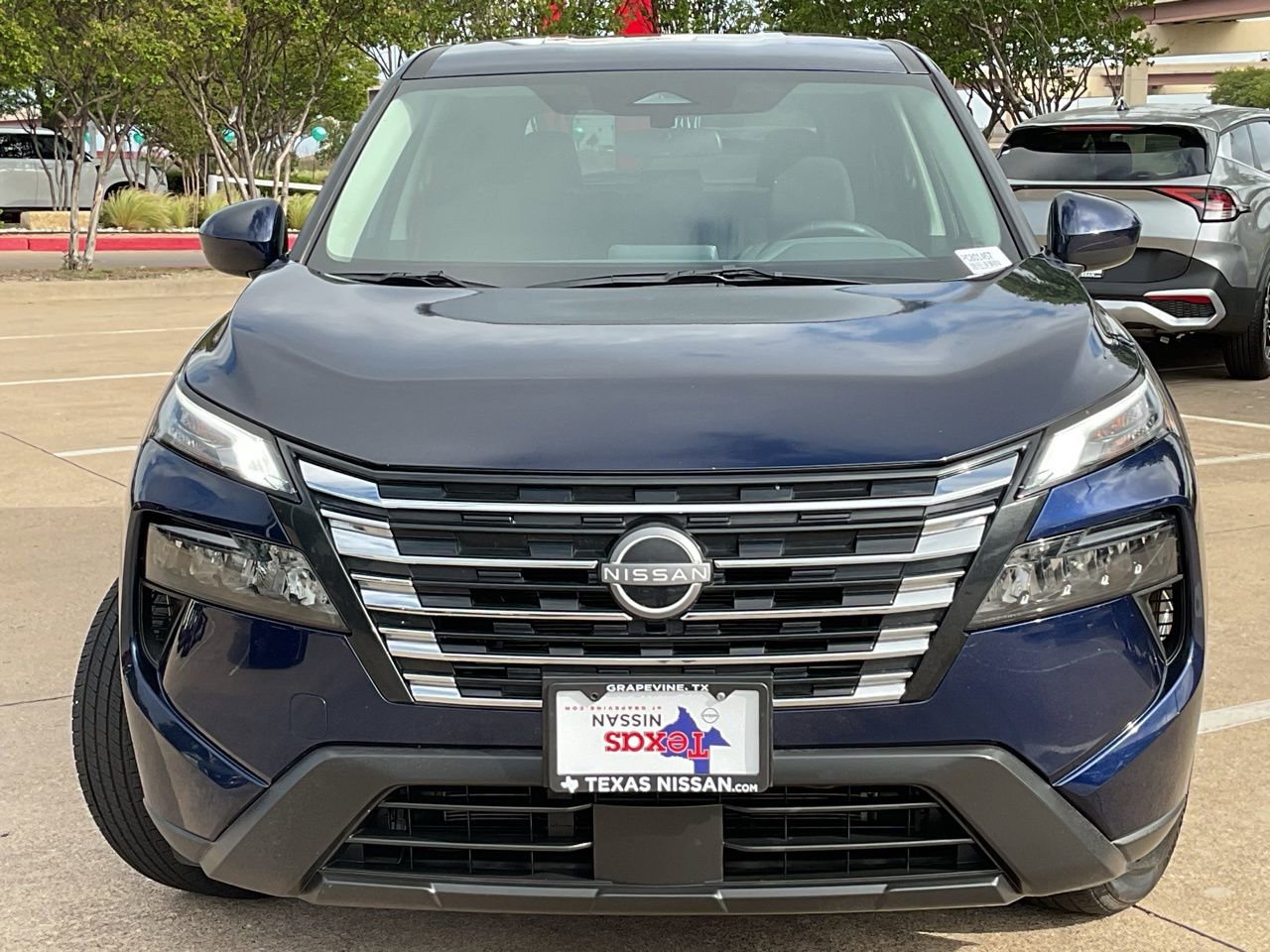 Used 2025 Nissan Rogue SV image 3