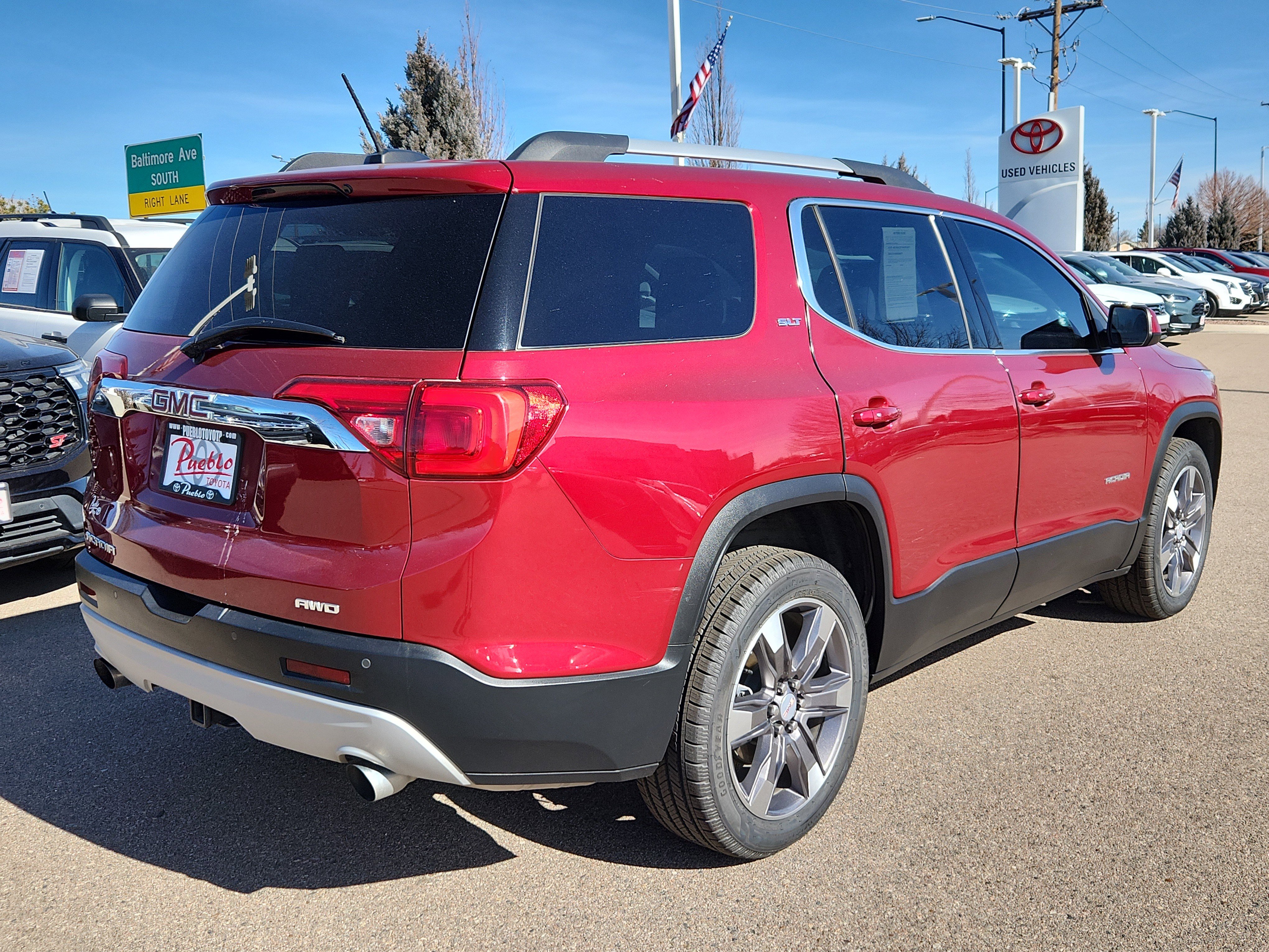 Used 2019 GMC Acadia SLT image 3