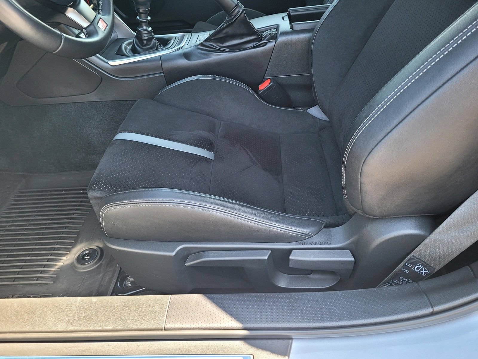 Used 2025 Toyota GR86 Premium w/ ALL Weather Mat Package (TMS) RWD image 19