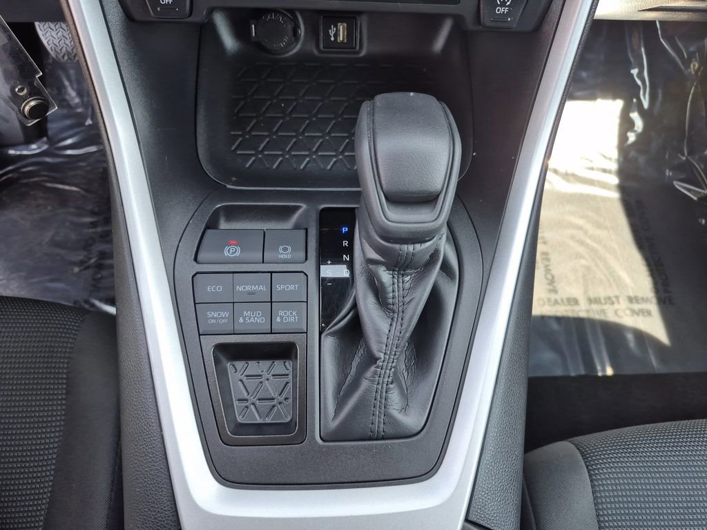 Used 2024 Toyota RAV4 LE image 10