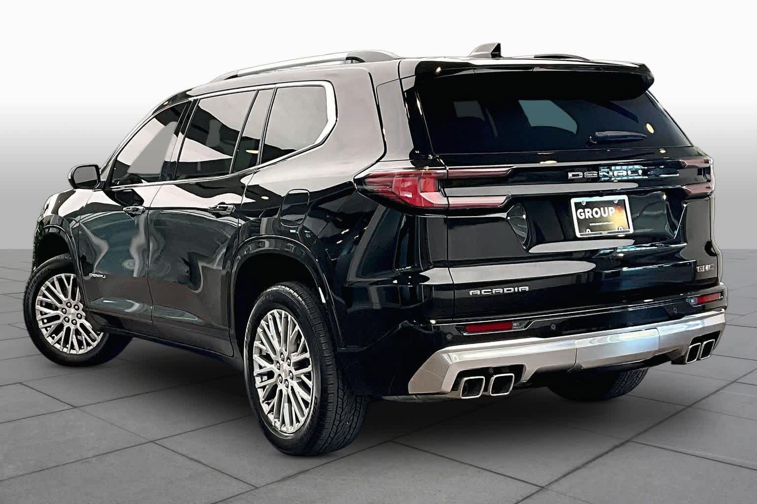 Used 2025 GMC Acadia Denali FWD image 12