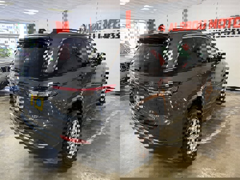 Used 2022 Jeep Grand Cherokee Limited image 6
