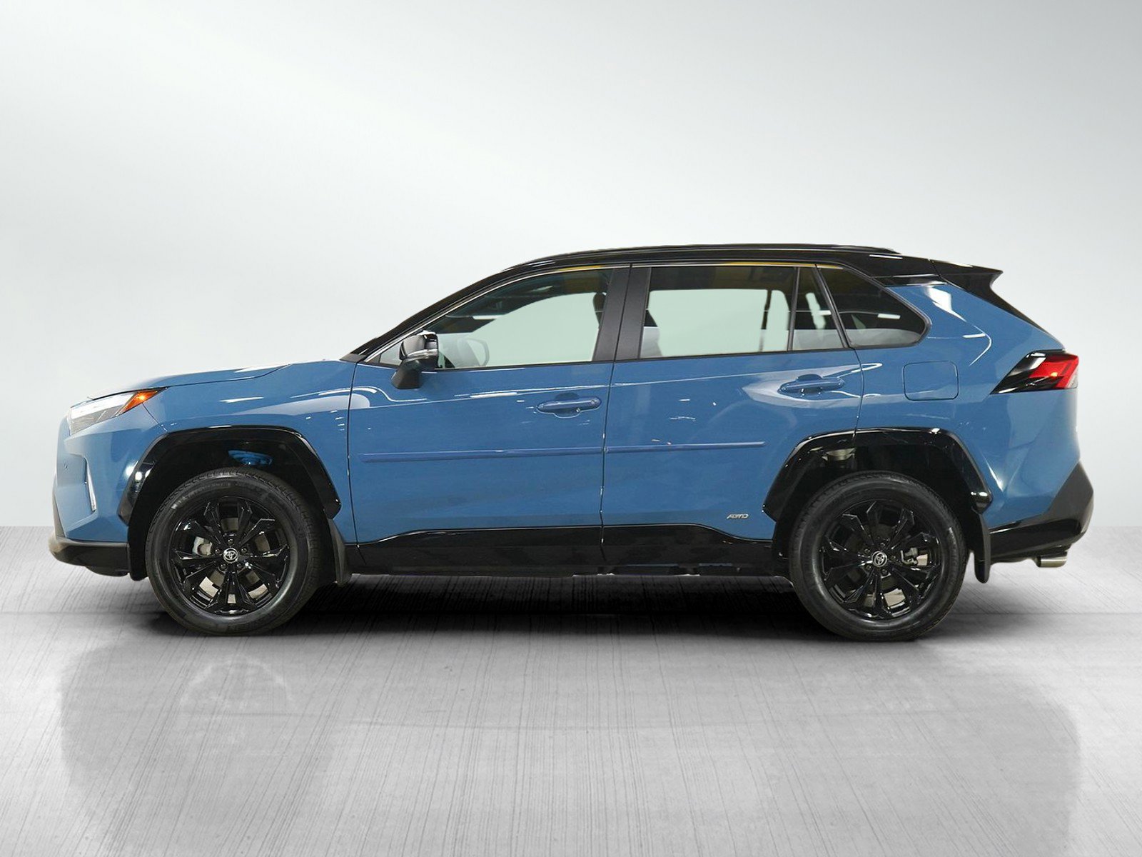 Used 2023 Toyota RAV4 XSE AWD/4WD image 2