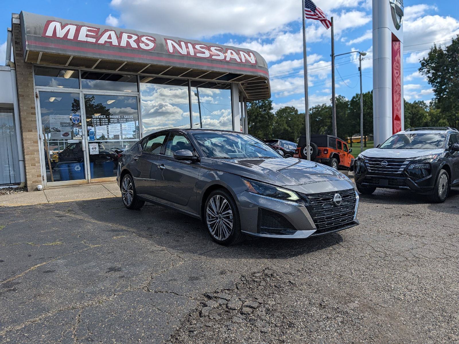Used 2024 Nissan Altima 2.5 SL AWD/4WD image 17