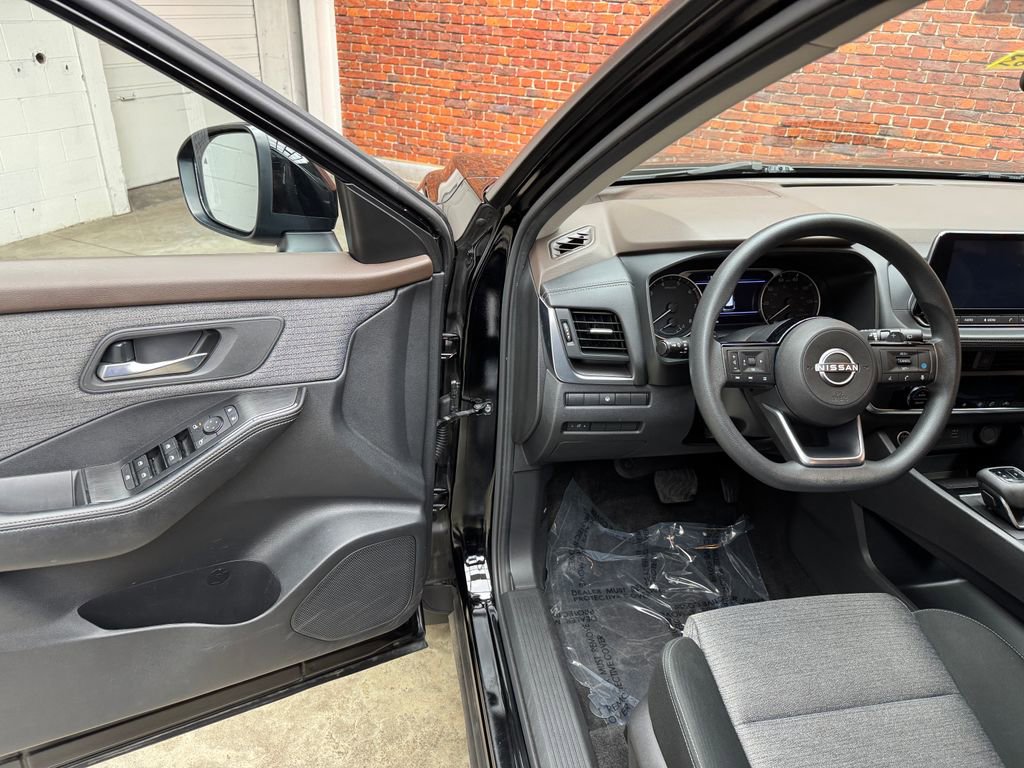 Used 2023 Nissan Rogue SV AWD/4WD image 8