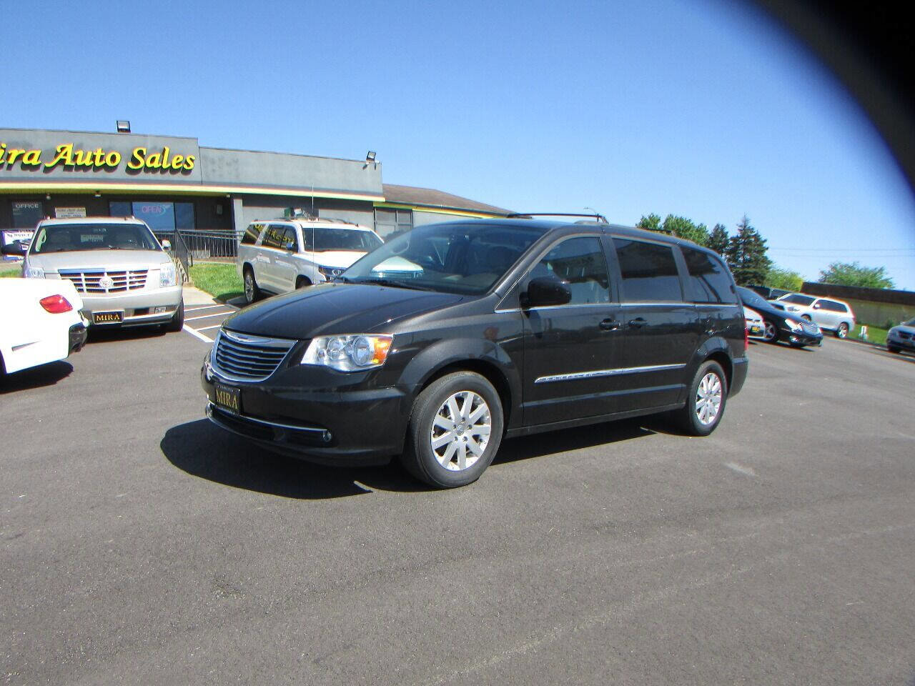 Used 2015 Chrysler Town & Country Touring image 2