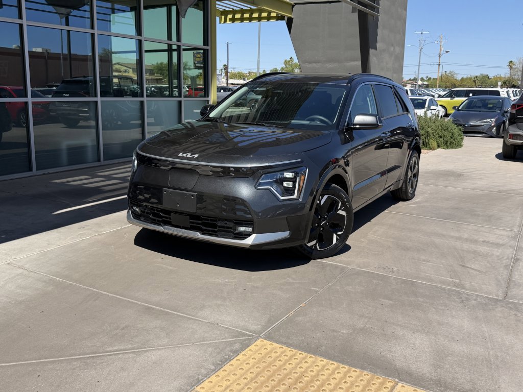 Used 2023 Kia Niro Wave w/ Wave Preserve Package image 2