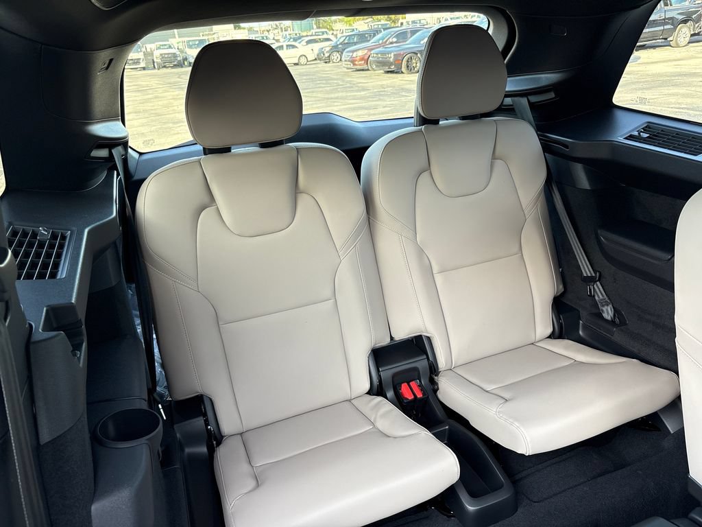 New 2026 Volvo XC90 T8 Plus w/ Protection Package Premier AWD/4WD image 18