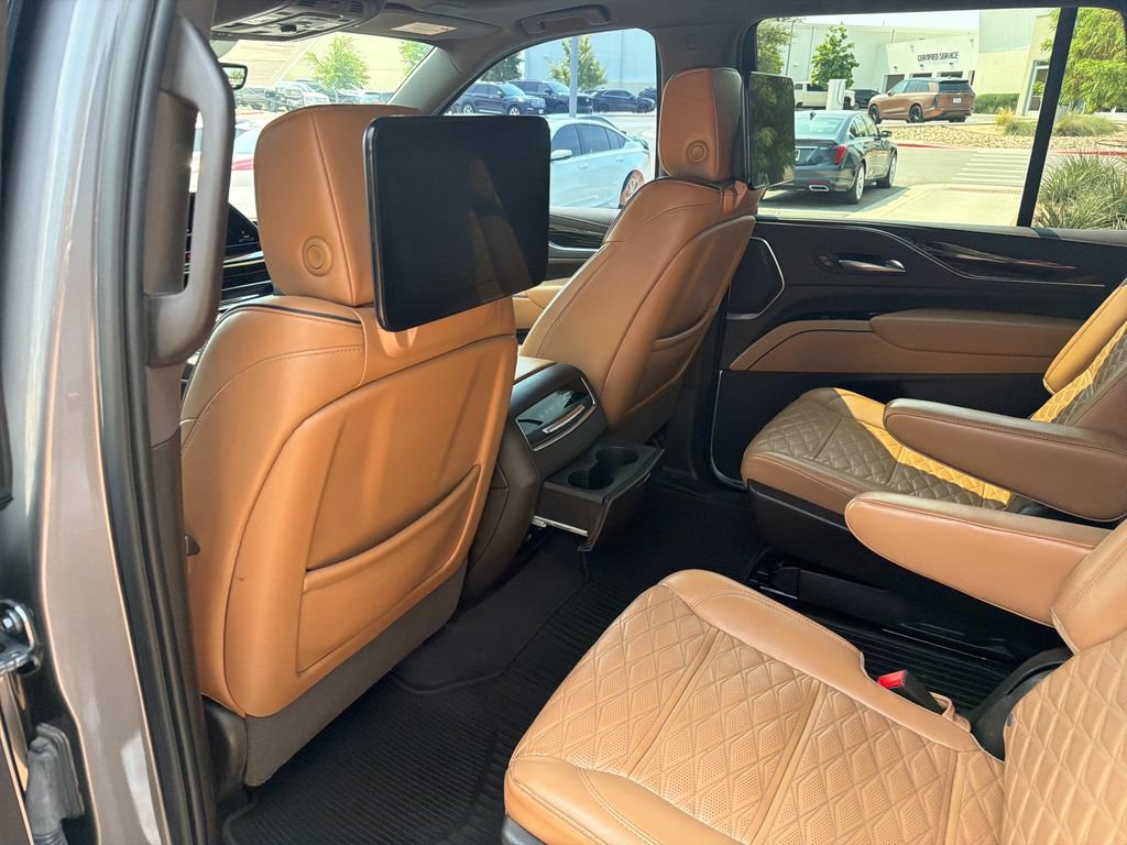 Used 2021 Cadillac Escalade Premium Luxury AWD/4WD image 39