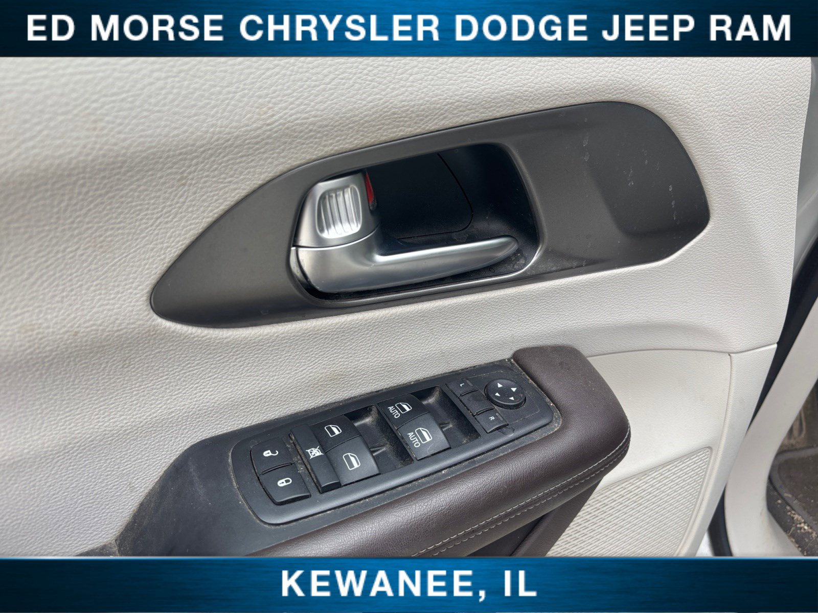 Used 2019 Chrysler Pacifica Touring-L FWD image 28