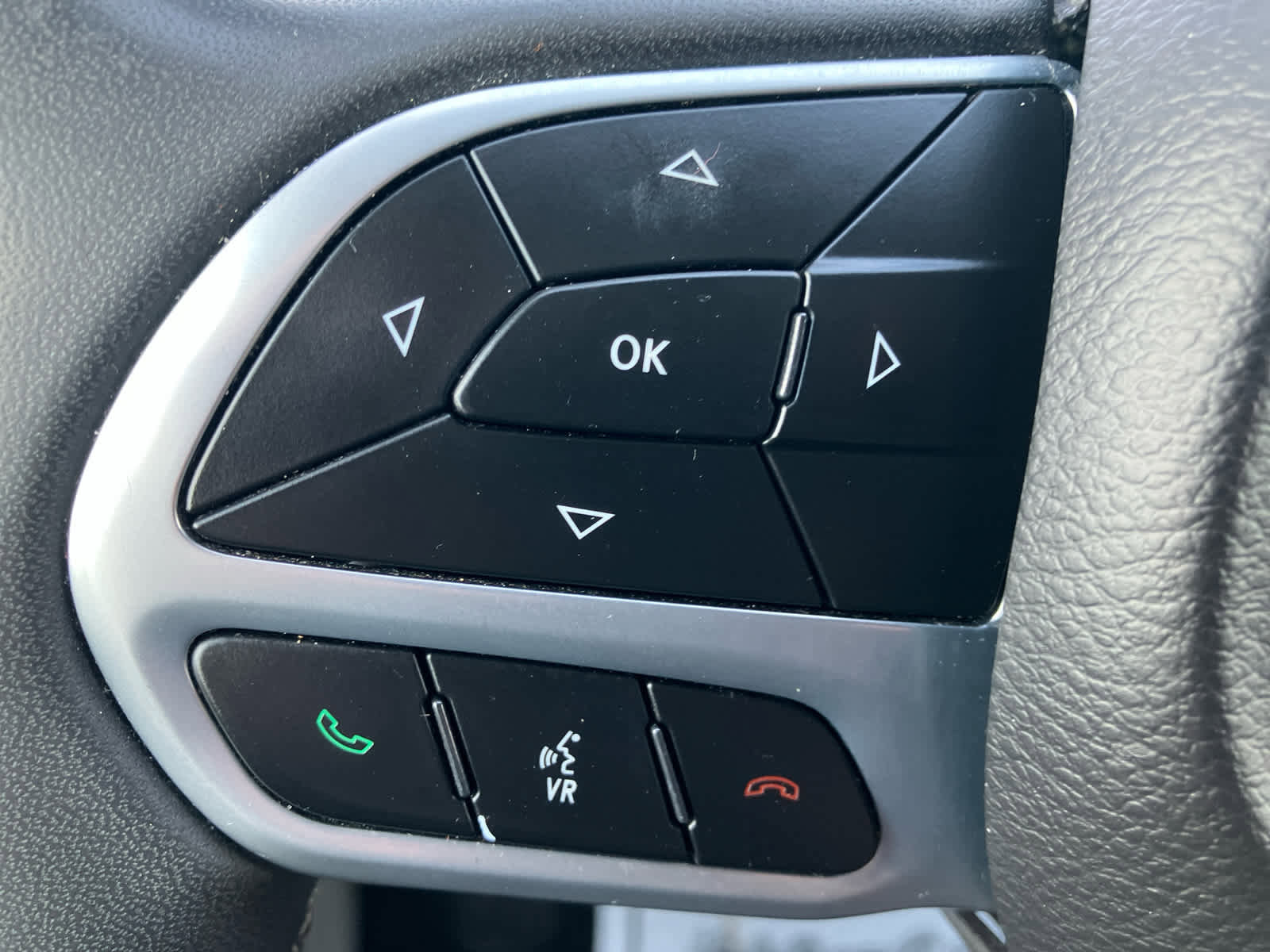 Used 2023 Chrysler Pacifica Touring-L image 17