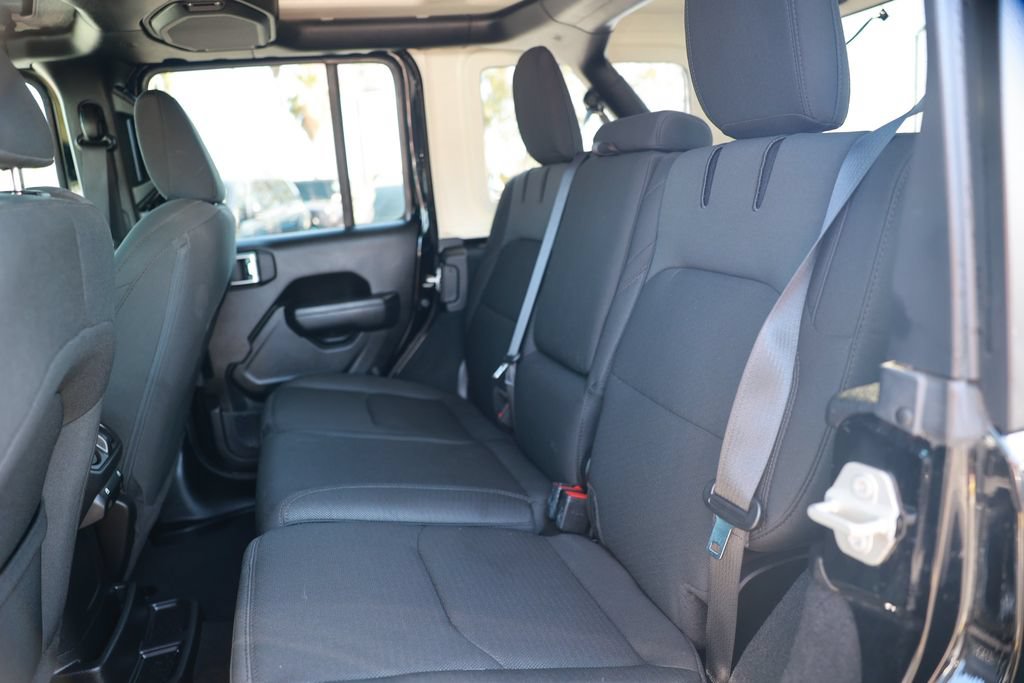 Used 2023 Jeep Wrangler Unlimited AWD/4WD image 33