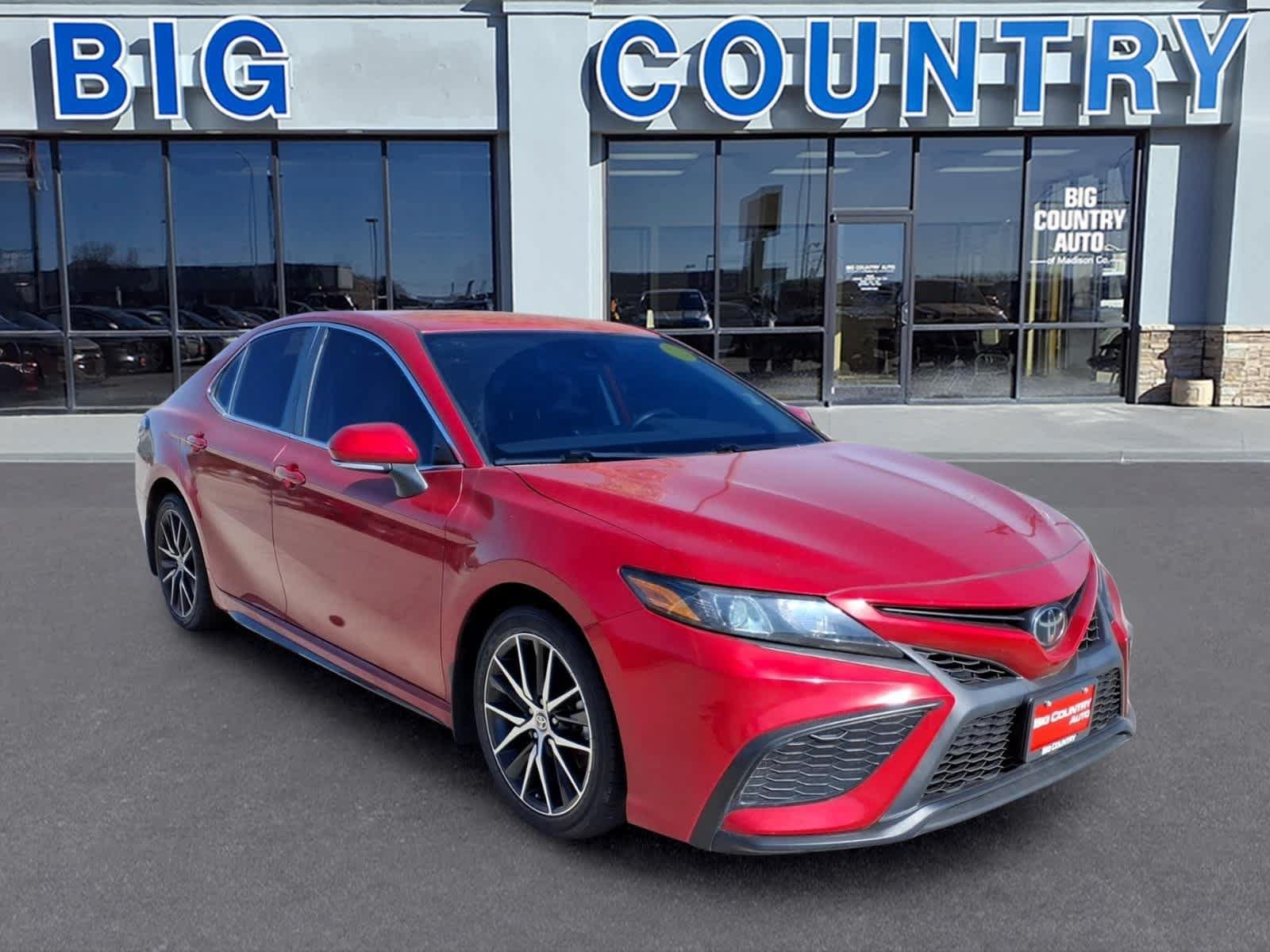 Used 2023 Toyota Camry SE FWD image 3