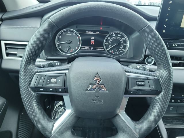 Used 2025 Mitsubishi Outlander ES FWD image 22