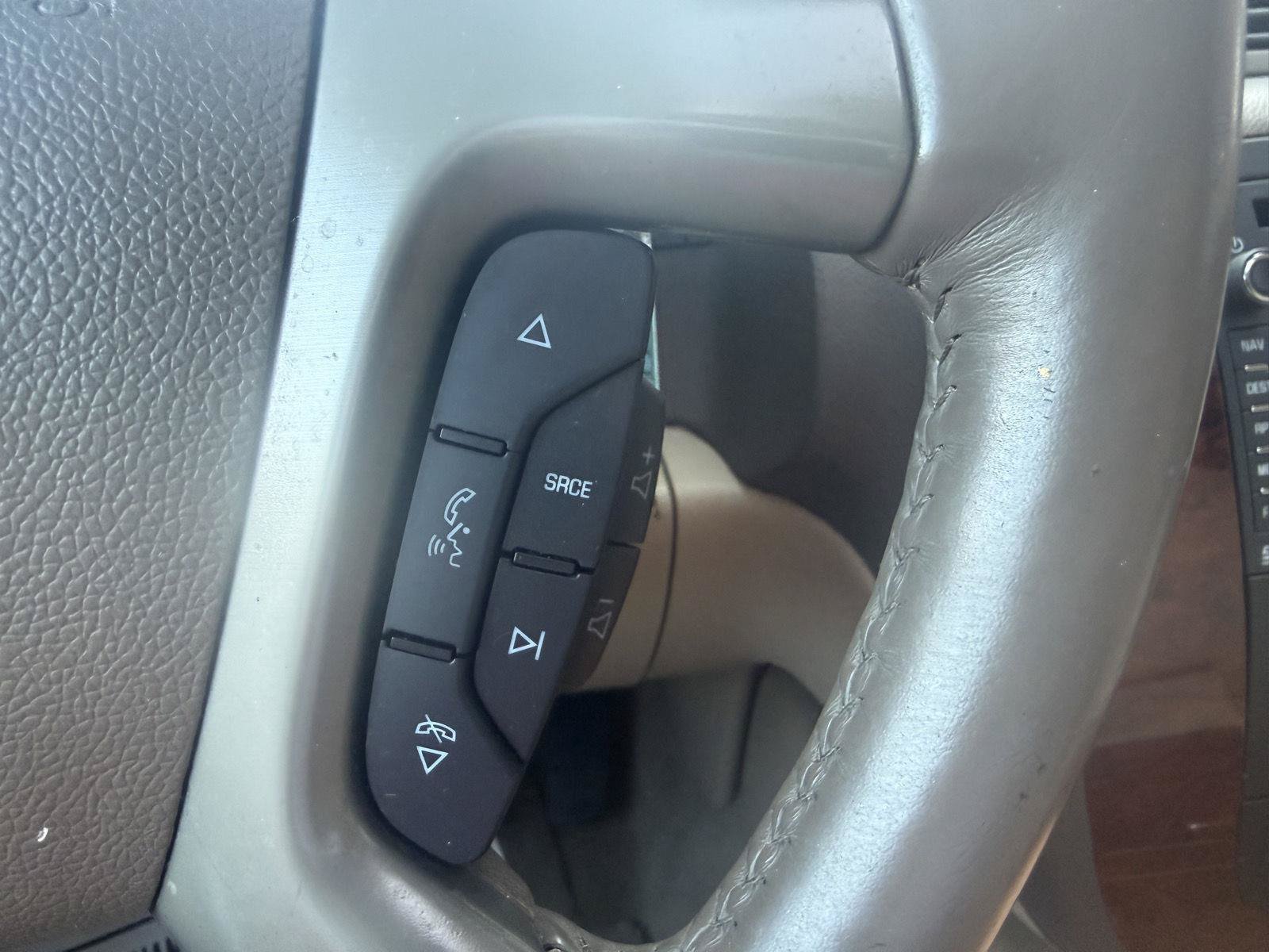 Used 2014 Chevrolet Suburban LTZ RWD image 25