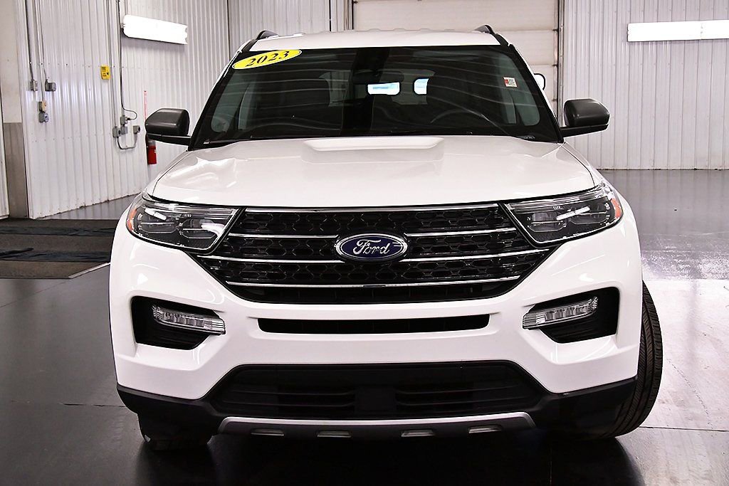 Used 2023 Ford Explorer XLT w/ Equipment Group 202A image 2