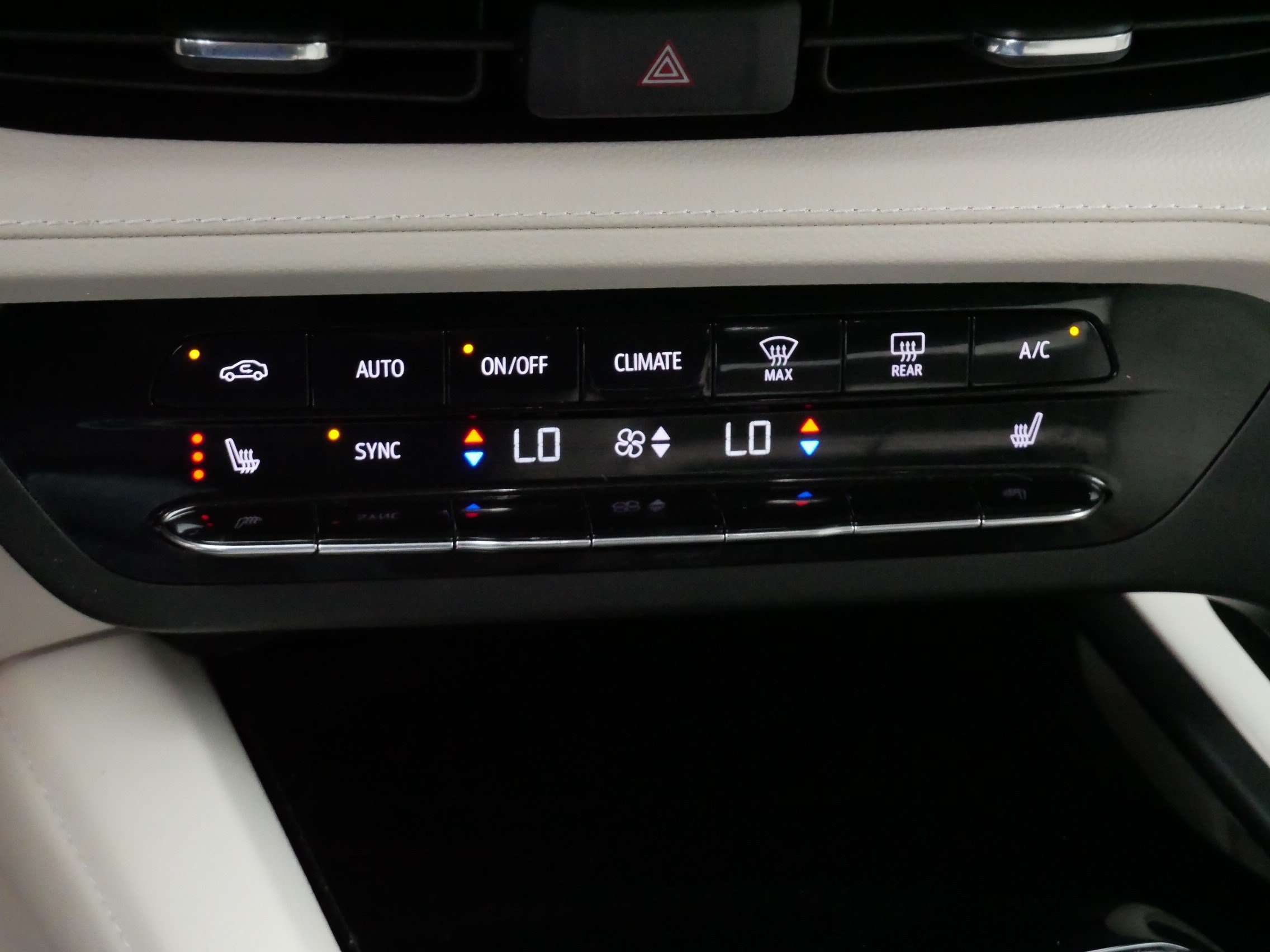 Used 2023 Buick Envision Essence AWD/4WD image 23