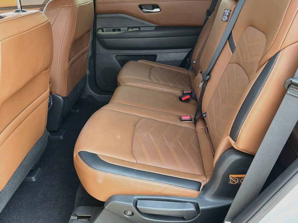 Used 2025 Nissan Pathfinder Platinum w/ Cargo Package AWD/4WD image 26