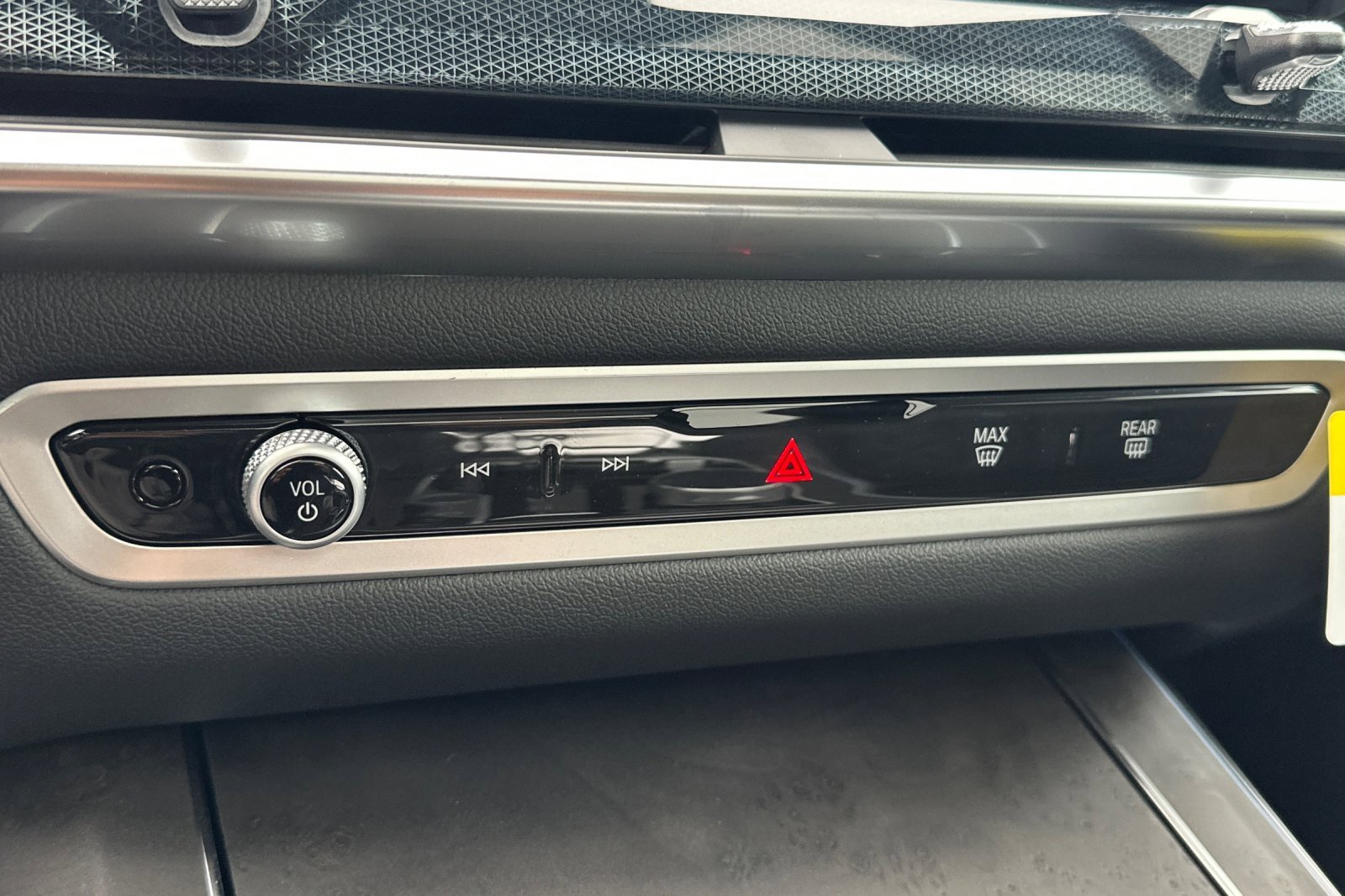 New 2026 BMW X5 xDrive50e w/ M Sport Package image 18