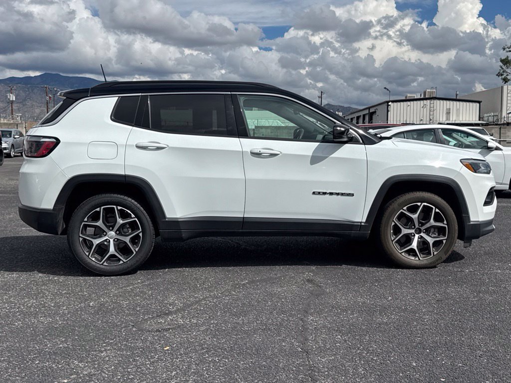 Used 2024 Jeep Compass Limited AWD/4WD image 10