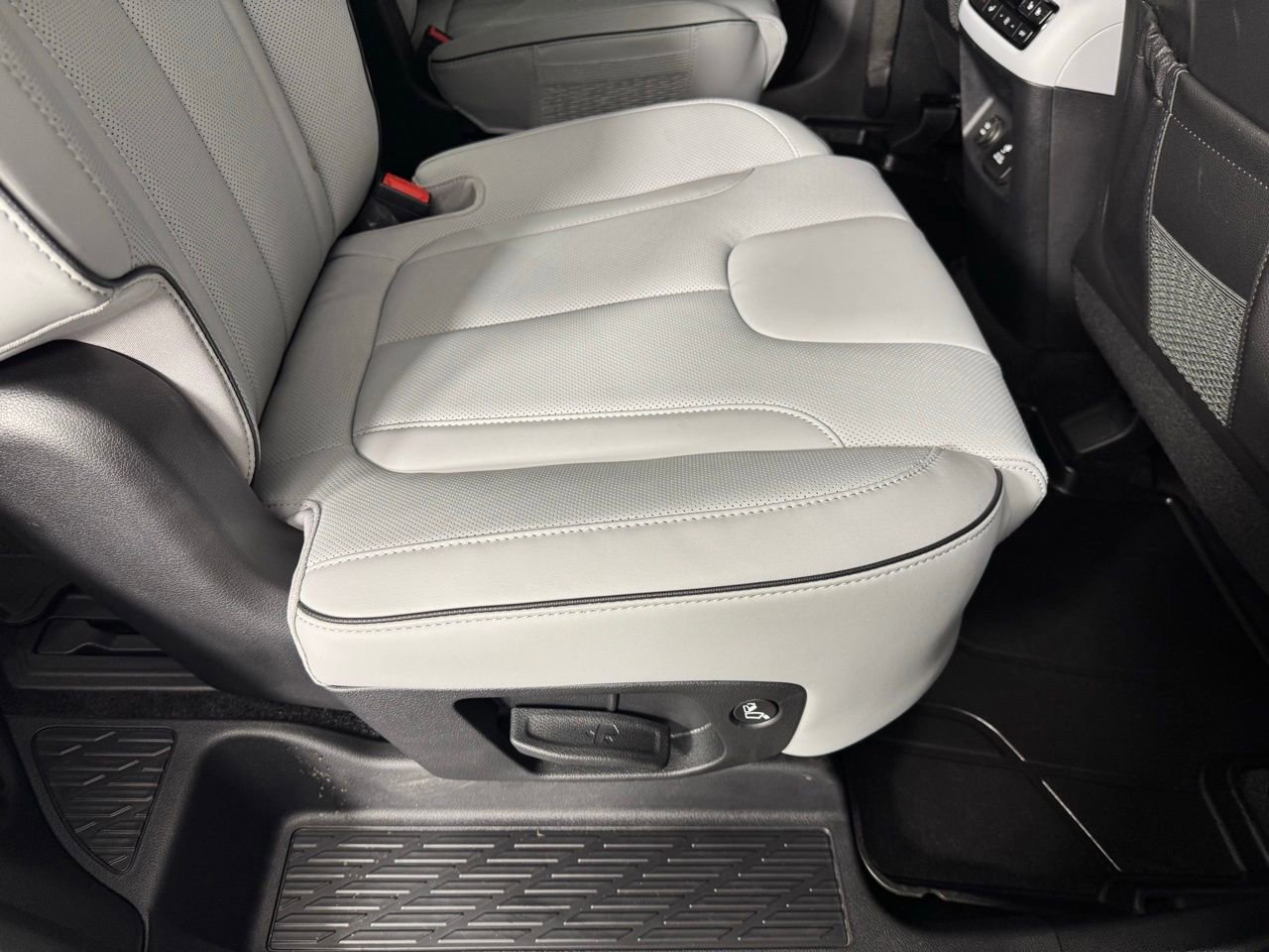 Used 2025 Hyundai Palisade SEL image 31