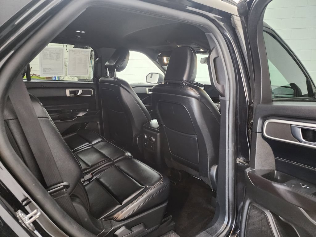 Used 2020 Ford Explorer XLT w/ Equipment Group 202A AWD/4WD image 30